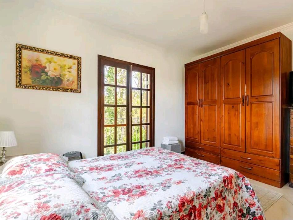 Casa Espacosa E Aconchegante Com Lareira Em Casa de férias