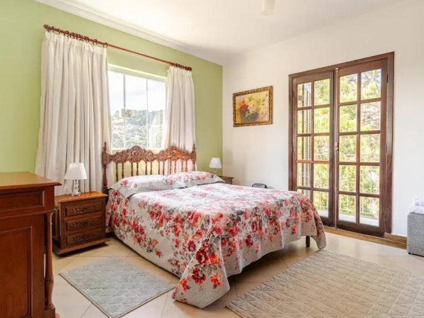 Casa de férias Casa Espacosa E Aconchegante Com Lareira Em